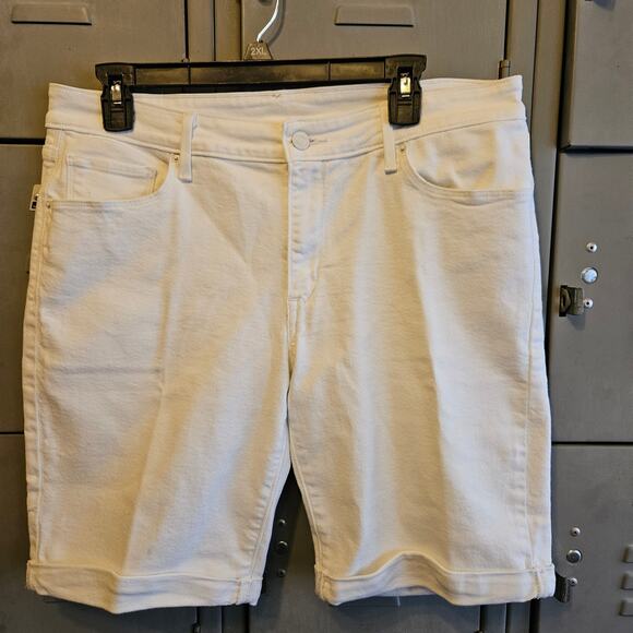 Levis ladies white denim cuffed hem shorts size 32 - Picture 1 of 7